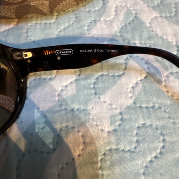 Cute Coach Sunglasses - Picture 3 of 4